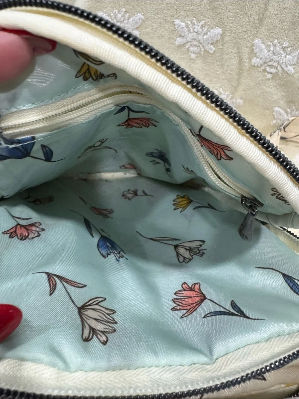 LUG Floral Hummingbird Quilted Crossbody Bag in Cream—EUC
